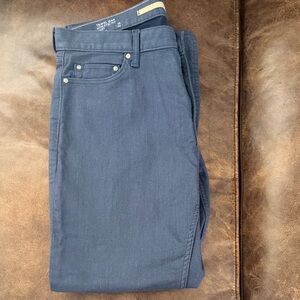 Banana Republic Men’s Travel Jean Athletic Fit waist 35” inseam 30”.